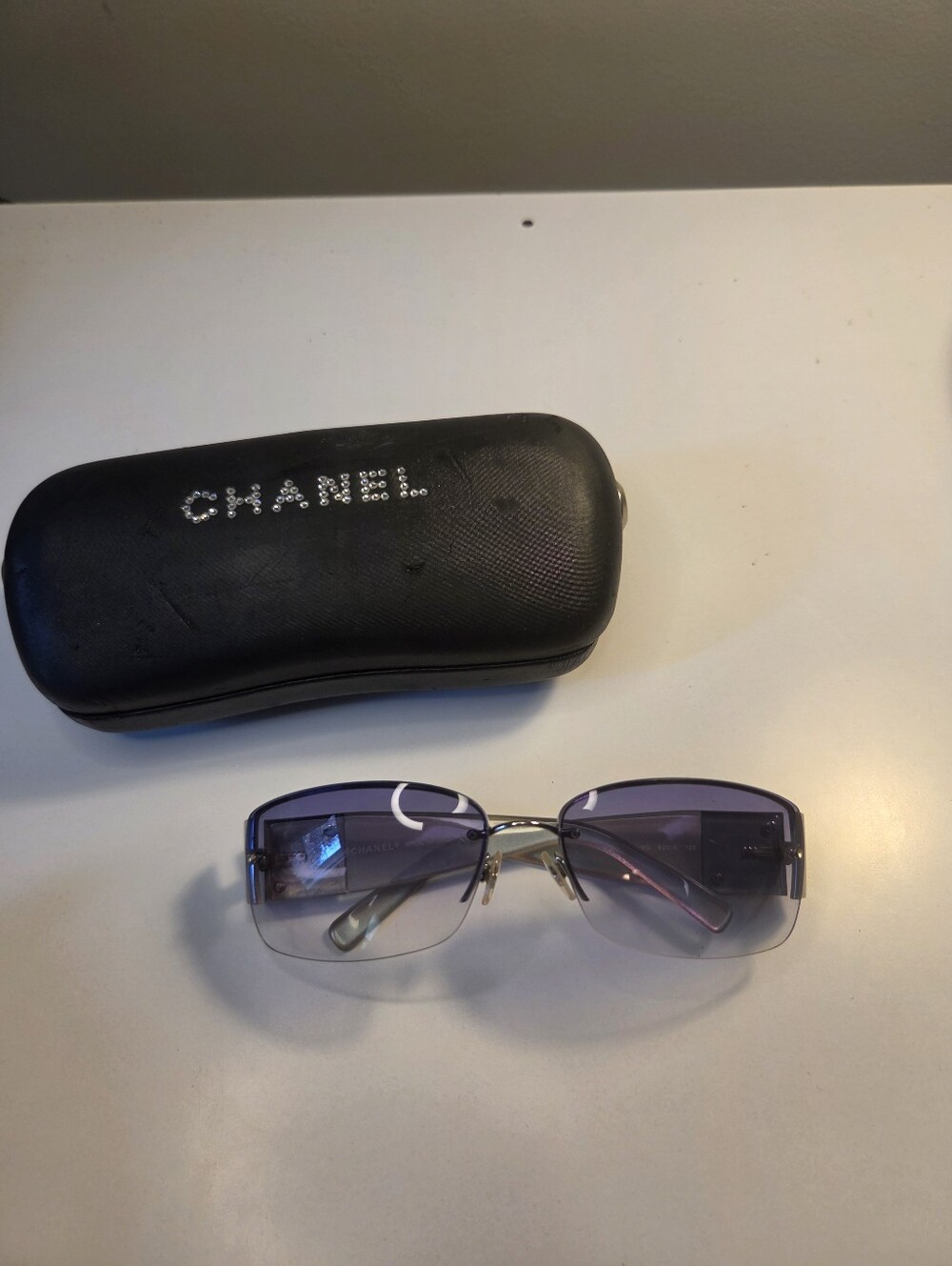 Authentic CHANEL Rimless Sunglasses w Purple Gradient Lenses & Black Logo Case